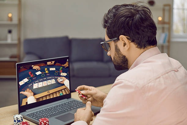 Smart Strategies to Enjoy replay poker online gratis More Effectively